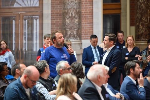 Le public réuni pour le J-100 de la Coupe du monde de rugby
