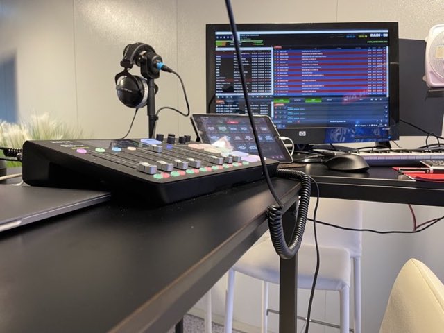 La console de diffusion du studio de Noël